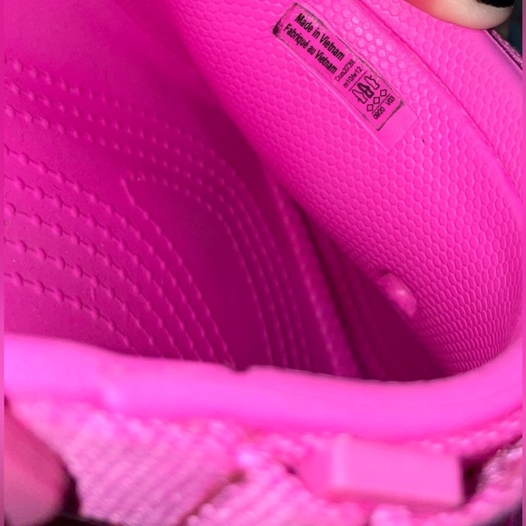 Post Malone X Crocs Duet Max Clog ‘Electric Pink’ - Picture 4 of 6